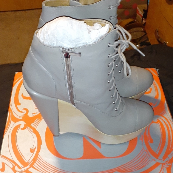 Shoes - Picture 3 of 6